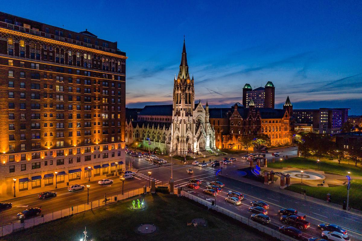 Named one of the most beautiful college churchs in the country, 博彩网址大全's Francis Xavier College Church is the location of a weekly student mass — and many alumni weddings. 